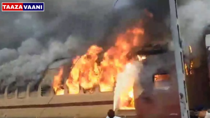 Bihar Massive fire breaks out in Patna passenger train; One coach catches fire on the platform! Bihar: Massive fire breaks out in Patna passenger train; One coach catches fire on the platform!