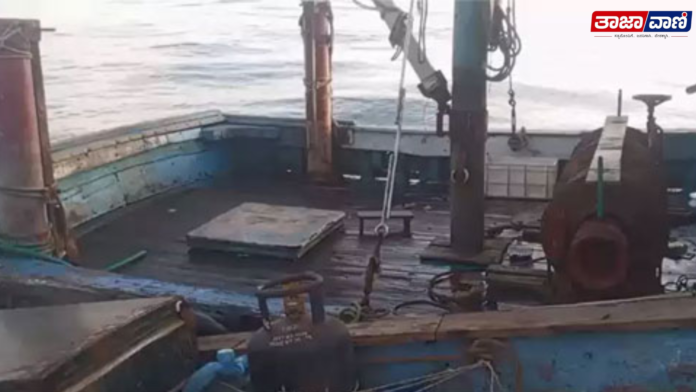 Mangaluru | Horrific sea tragedy in Ullal: Boat sinks, five fishermen miraculously rescued!